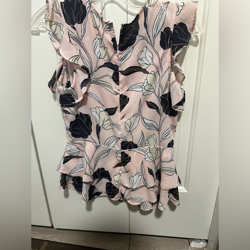 Super cute banana republic blouse size 2
